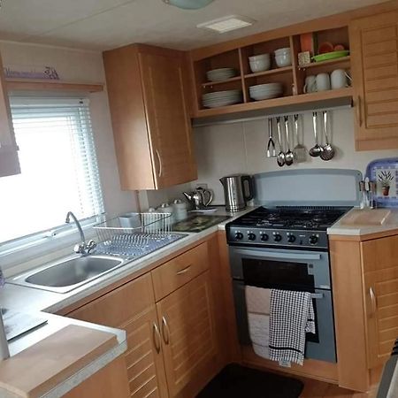 I 10 Caravan 4 Berth Chase Caravan Park Инголдмелс Экстерьер фото