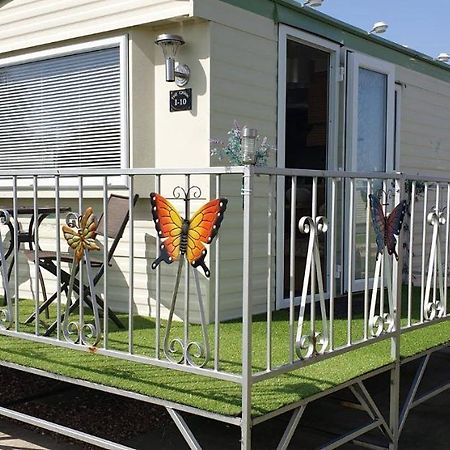 I 10 Caravan 4 Berth Chase Caravan Park Инголдмелс Экстерьер фото