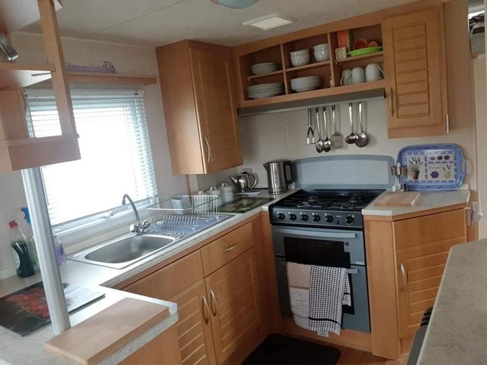 I 10 Caravan 4 Berth Chase Caravan Park Инголдмелс Экстерьер фото