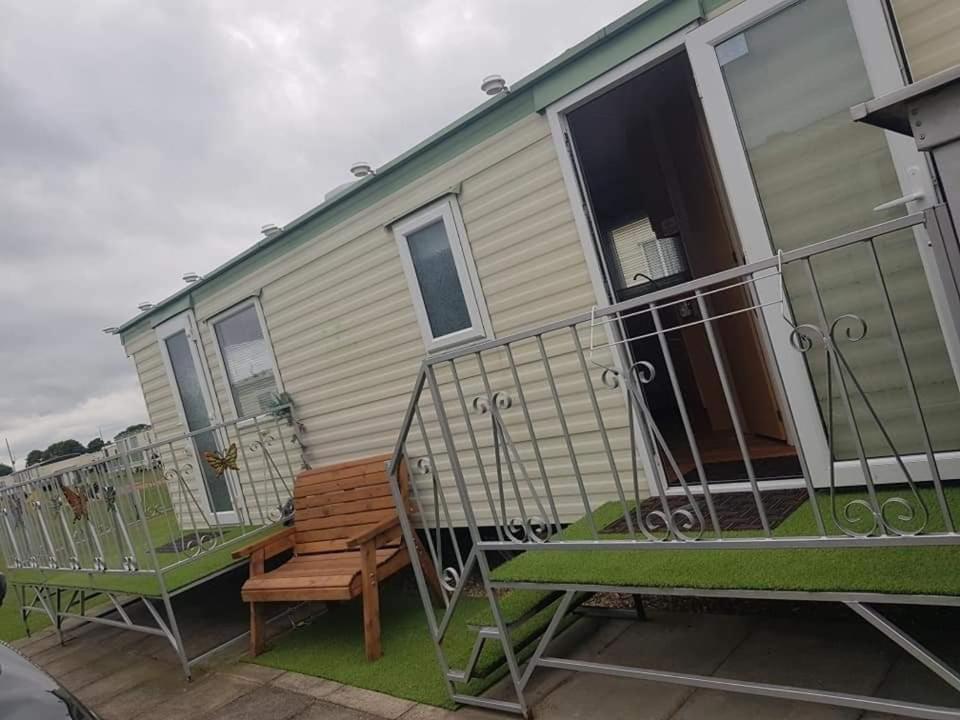 I 10 Caravan 4 Berth Chase Caravan Park Инголдмелс Экстерьер фото